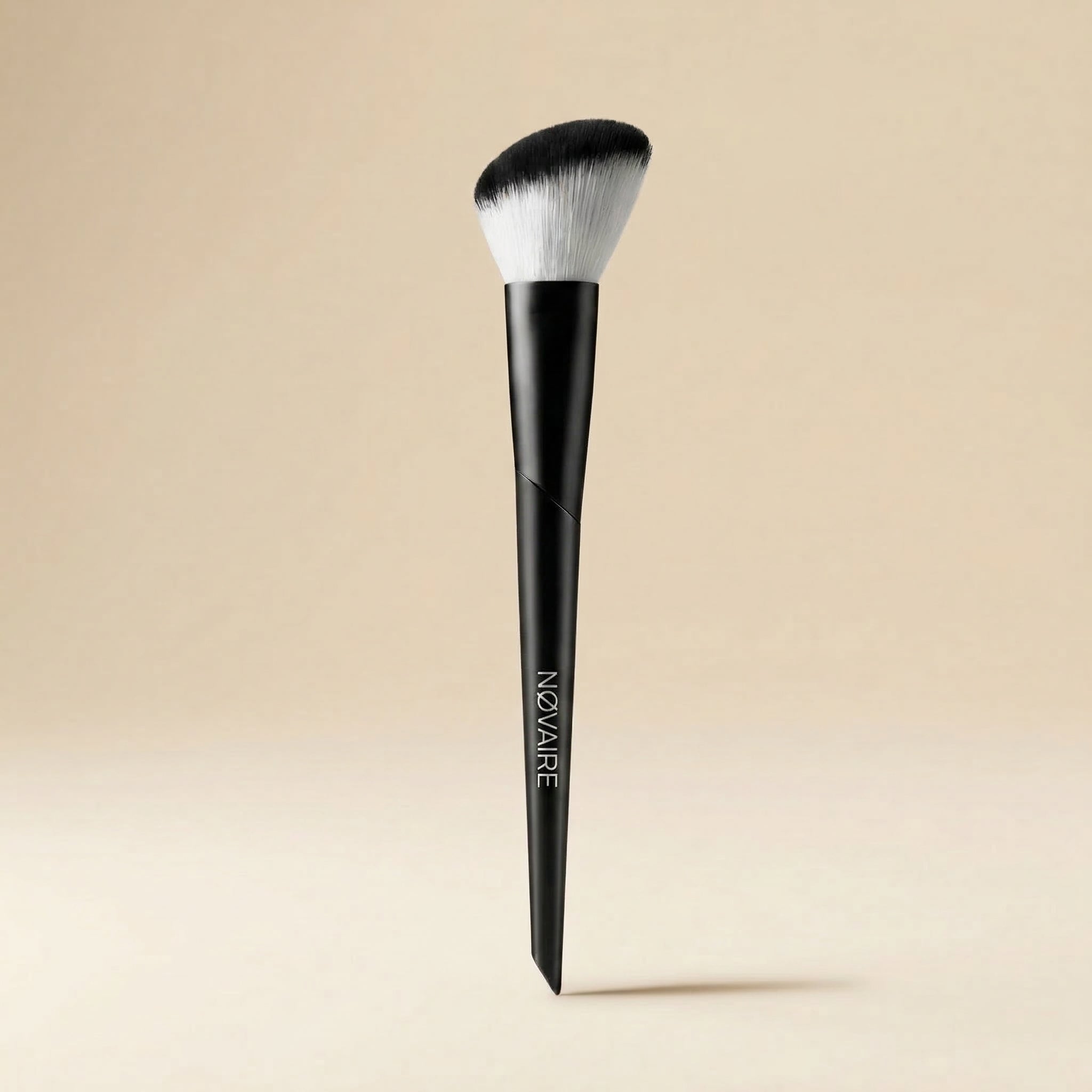 NØVAIRE ANGLED BLUSH BRUSH